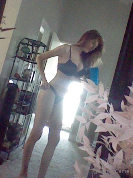 Nahá fotka uniklých OnlyFans od Scarletdame