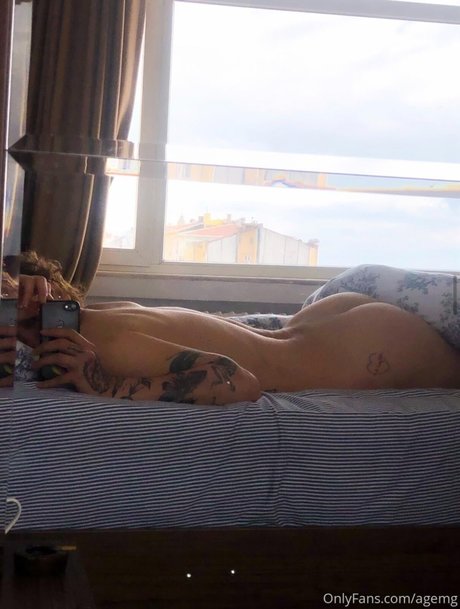 Foto desnuda filtrada de OnlyFans de Agemg Ecem