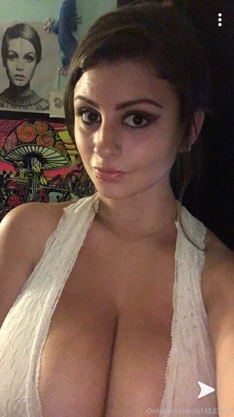 Chloe Rose