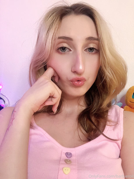 Nahá fotka uniklých OnlyFans od Roxane