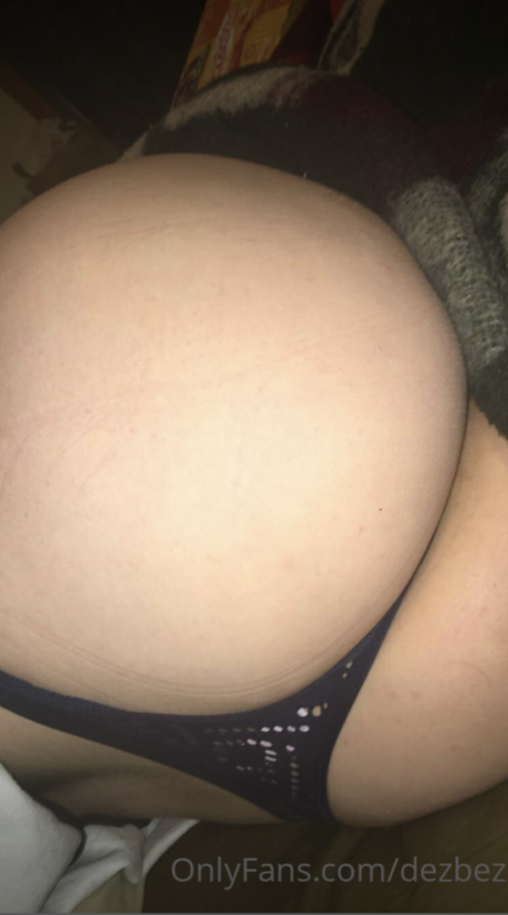 Обнаженная фотография утечки OnlyFans от Dezbez