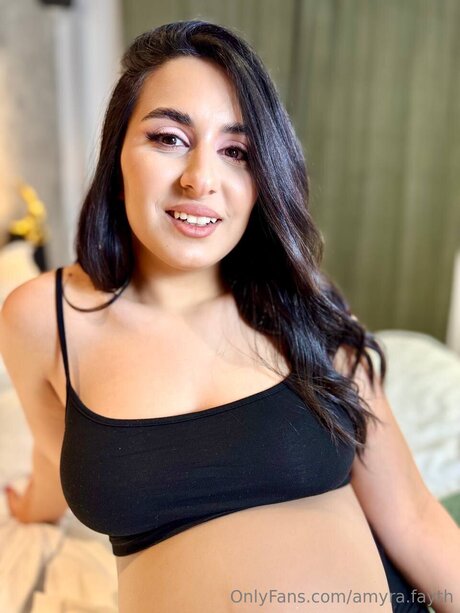 Nahá fotka uniklých OnlyFans od Amyra Fayth