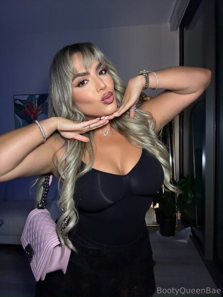 Naken lekkede OnlyFans-bilde av Bootyqueenbae