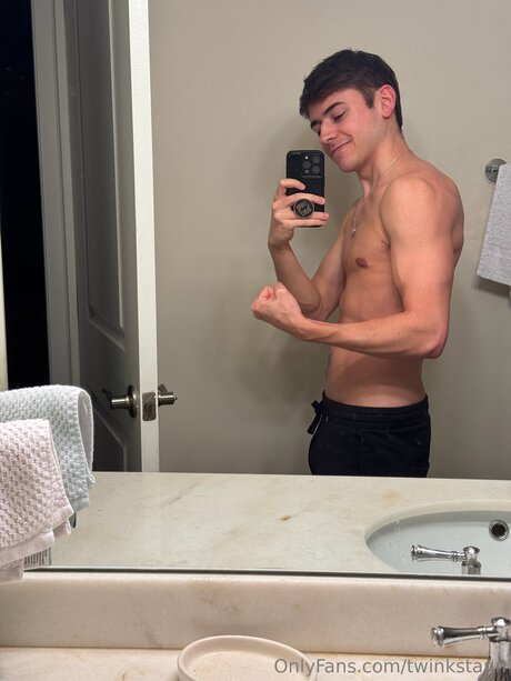 Naken läckt OnlyFans-bild av Twinkstann