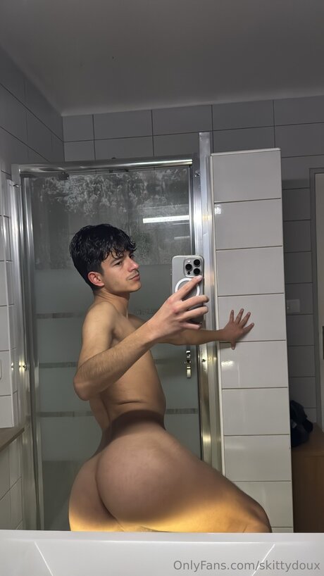 Naken lekkede OnlyFans-bilde av Skittydoux