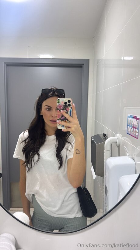 Naken läckt OnlyFans-bild av Katieflood