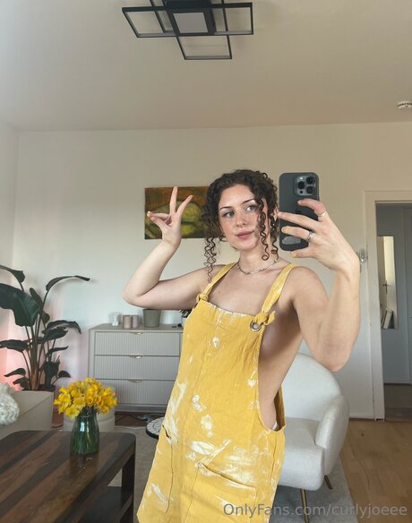 Curlyjoeee