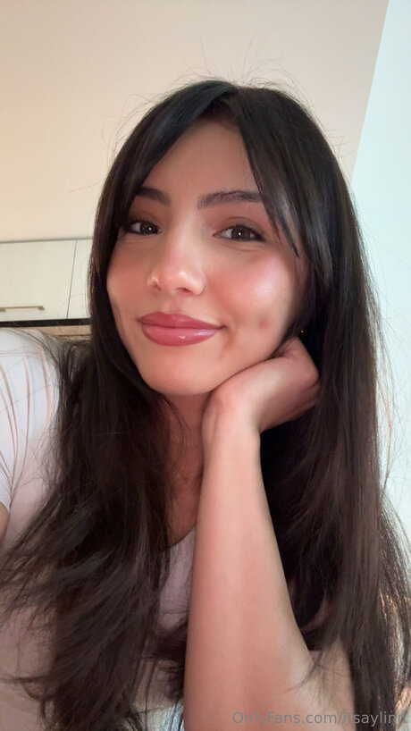 Naken lekkede OnlyFans-bilde av Itsaylinn