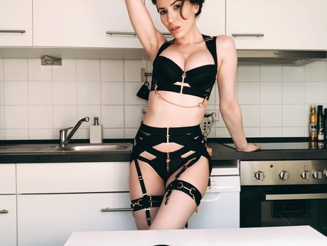 Alaston vuotanut OnlyFans-kuva Provocatrix