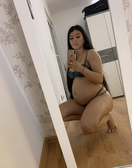 Обнаженная фотография утечки OnlyFans от Queenzena