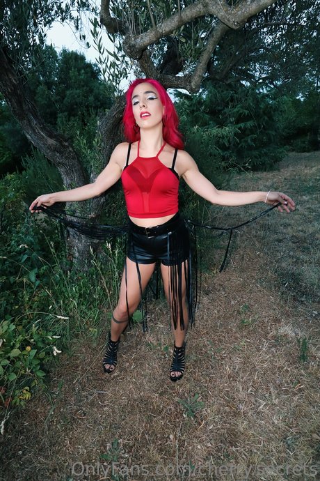 Naakte gelekte OnlyFans-foto van Cherry Love
