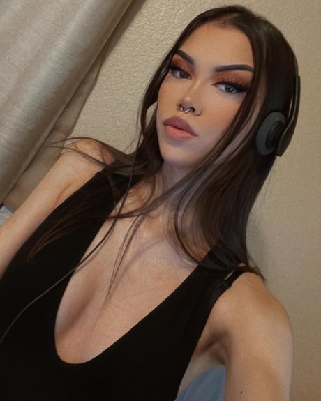 Tia Nguyen