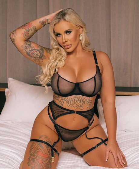 Naakte gelekte OnlyFans-foto van Andy Adams