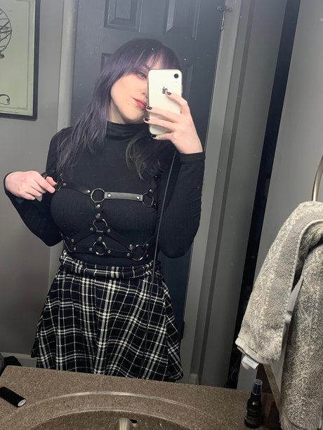 Naken läckt OnlyFans-bild av Sad Cthulu