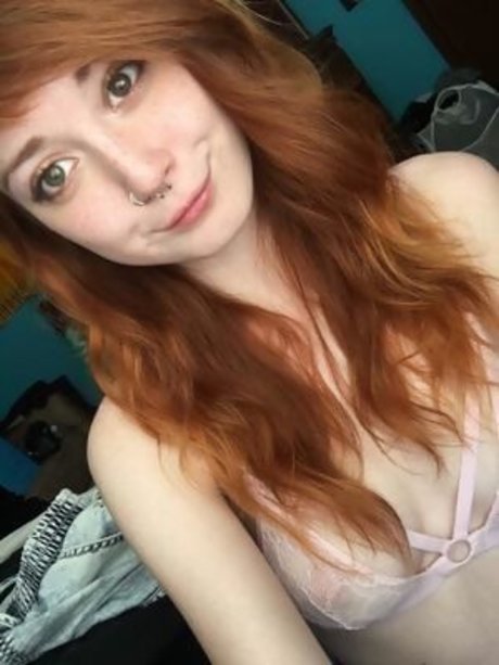 Naken lekkede OnlyFans-bilde av Cyber Buni