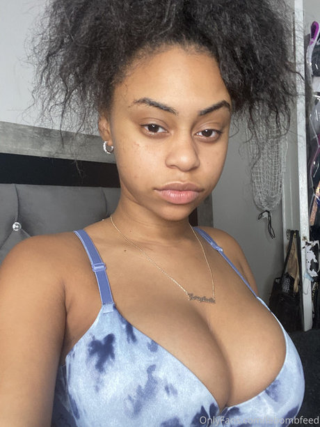 Nøgent lækket OnlyFans-billede af Kayla Le Bomb