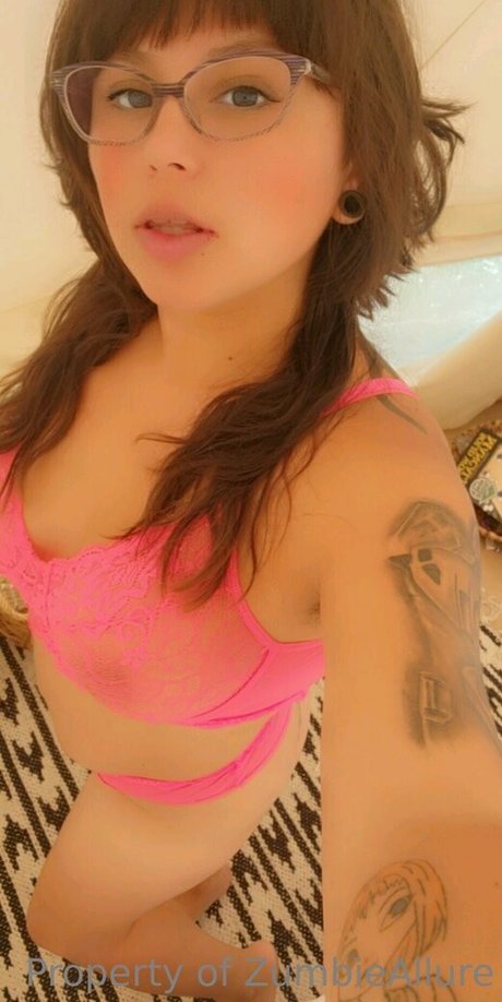 Naken läckt OnlyFans-bild av Zumbieallure