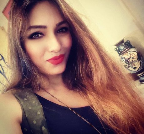 Naakte gelekte OnlyFans-foto van Zoya Rathore