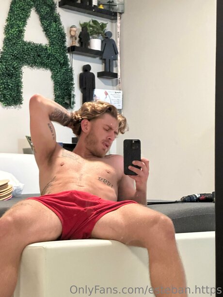 Nahá fotka uniklých OnlyFans od Esteban Https