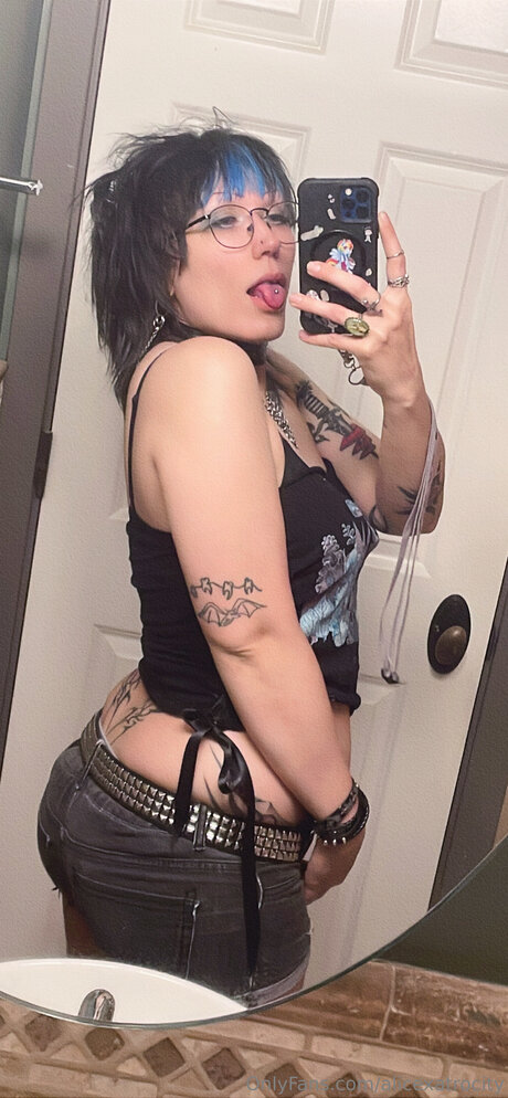 Nahá fotka uniklých OnlyFans od Alicexatrocity