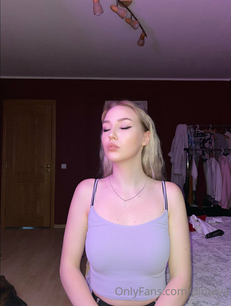 Nahá fotka uniklých OnlyFans od Dinulya