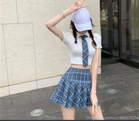 Nahá fotka uniklých OnlyFans od Ellem Ary