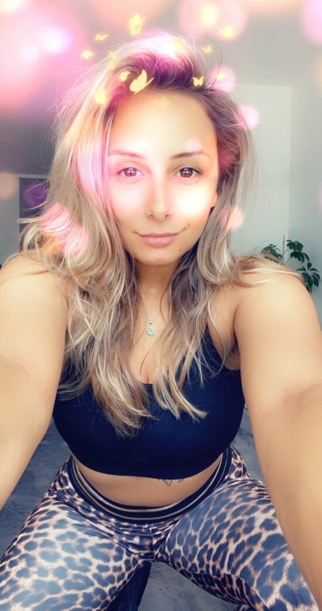Mariah Leonne