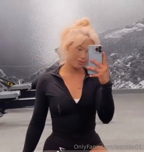Nahá fotka uniklých OnlyFans od Leo Rose