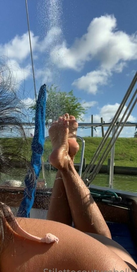 Foto di nudo di fuga di OnlyFans di Stilettocouturebella