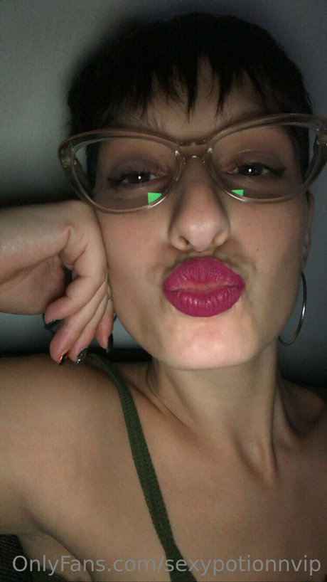 Nahá fotka uniklých OnlyFans od Valen Vip