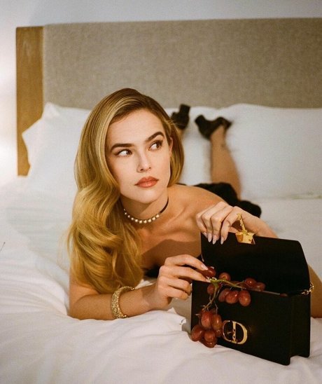 Zoey Deutch