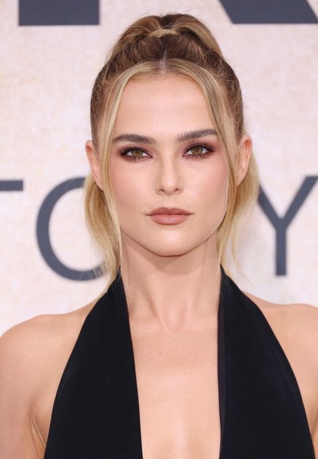 Zoey Deutch