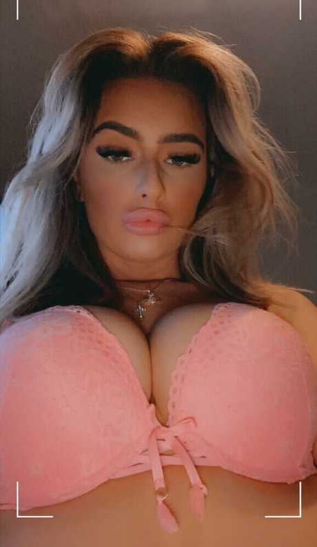 Naken lekkede OnlyFans-bilde av Chloe Allen