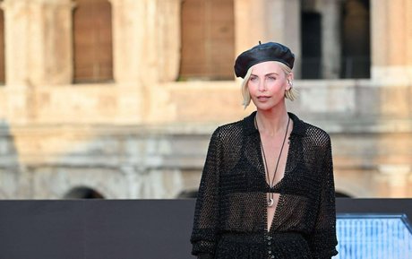 Nahá fotka uniklých OnlyFans od Charlize Theron