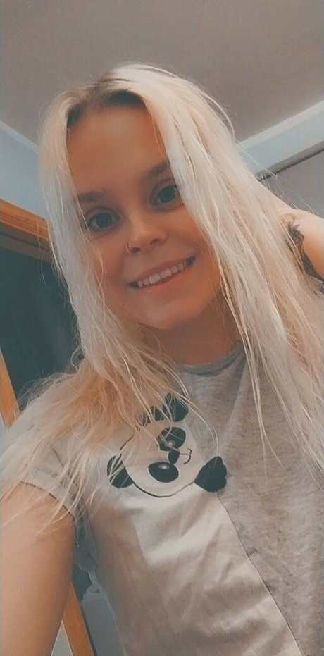 Nacktes geleaktes OnlyFans-Foto von Annika Kuklase