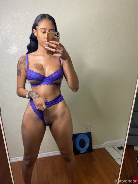 Alaston vuotanut OnlyFans-kuva Katt Von Don Realestkatt