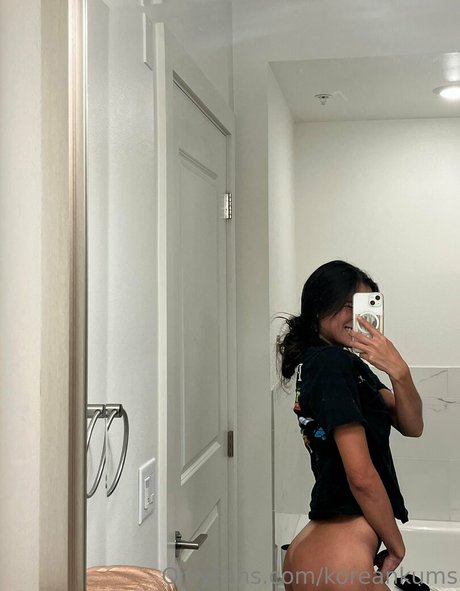 Alasti lekkinud OnlyFans-i pilt Koreankums