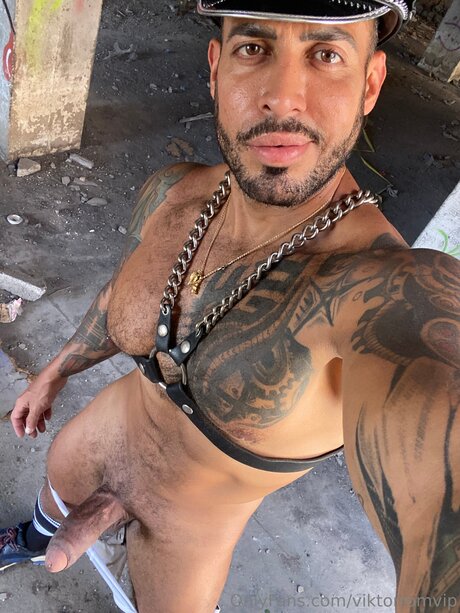 Alasti lekkinud OnlyFans-i pilt Viktorromvip