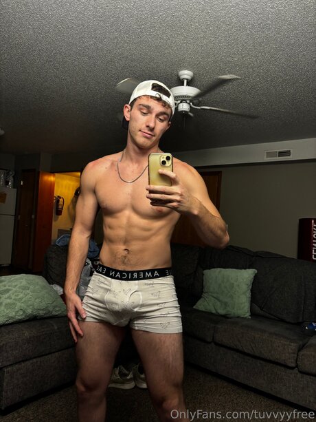 Обнаженная фотография утечки OnlyFans от Tuvvyyfree