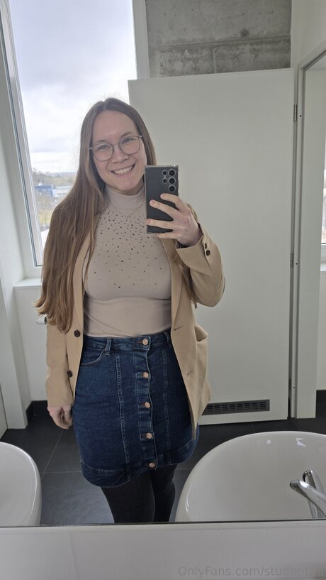 Alaston vuotanut OnlyFans-kuva Studentmi