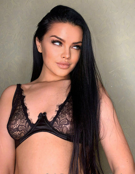 Nahá fotka uniklých OnlyFans od Angelicalena