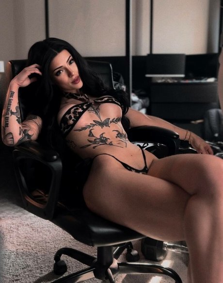 Naken lekkede OnlyFans-bilde av Darla Eliza