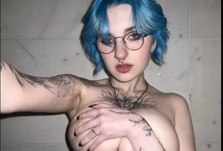 Nahá fotka uniklých OnlyFans od Lyra Crow