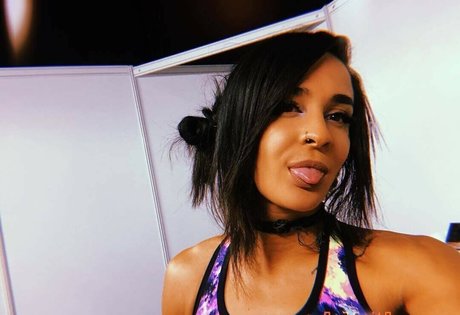 Dakota Kai