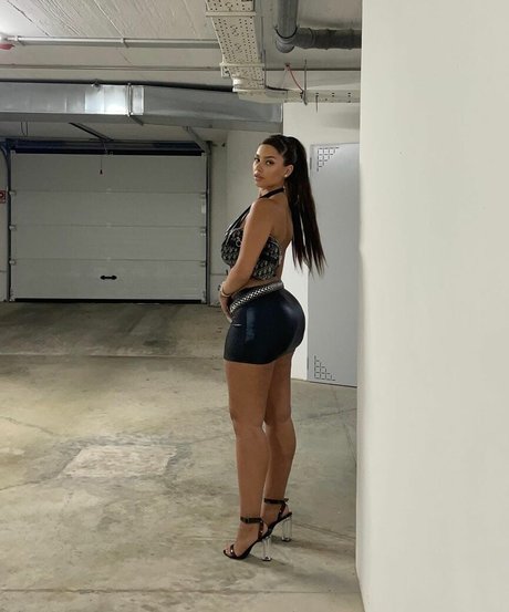 Laurgmzz OnlyFansリークヌード写真
