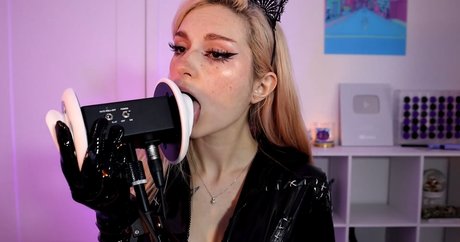 Nahá fotka uniklých OnlyFans od Busy B Asmr