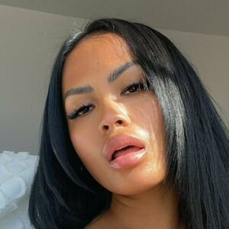 Alaston vuotanut OnlyFans-kuva Serliana Rosida