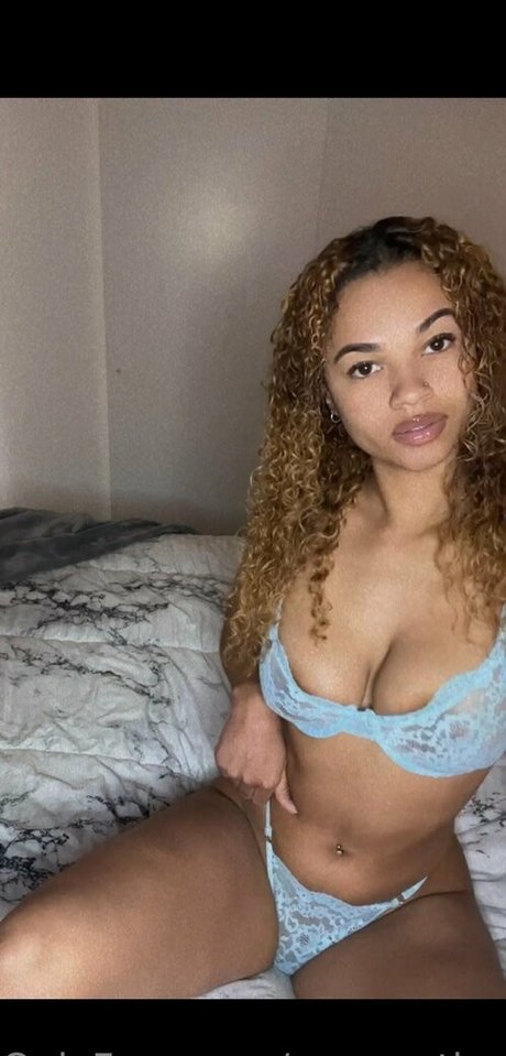 Nahá fotka uniklých OnlyFans od Creamythroat