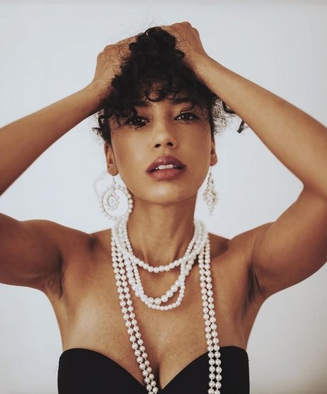 Naken lekkede OnlyFans-bilde av Andy Allo