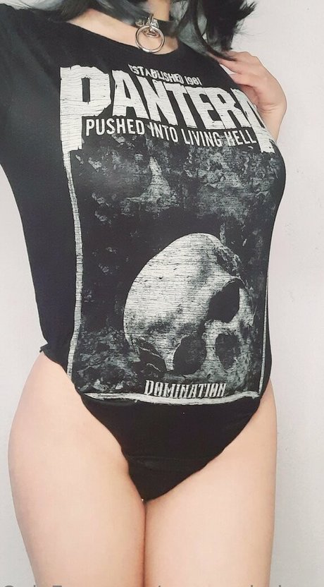 Nøgent lækket OnlyFans-billede af Emmadarkmetal